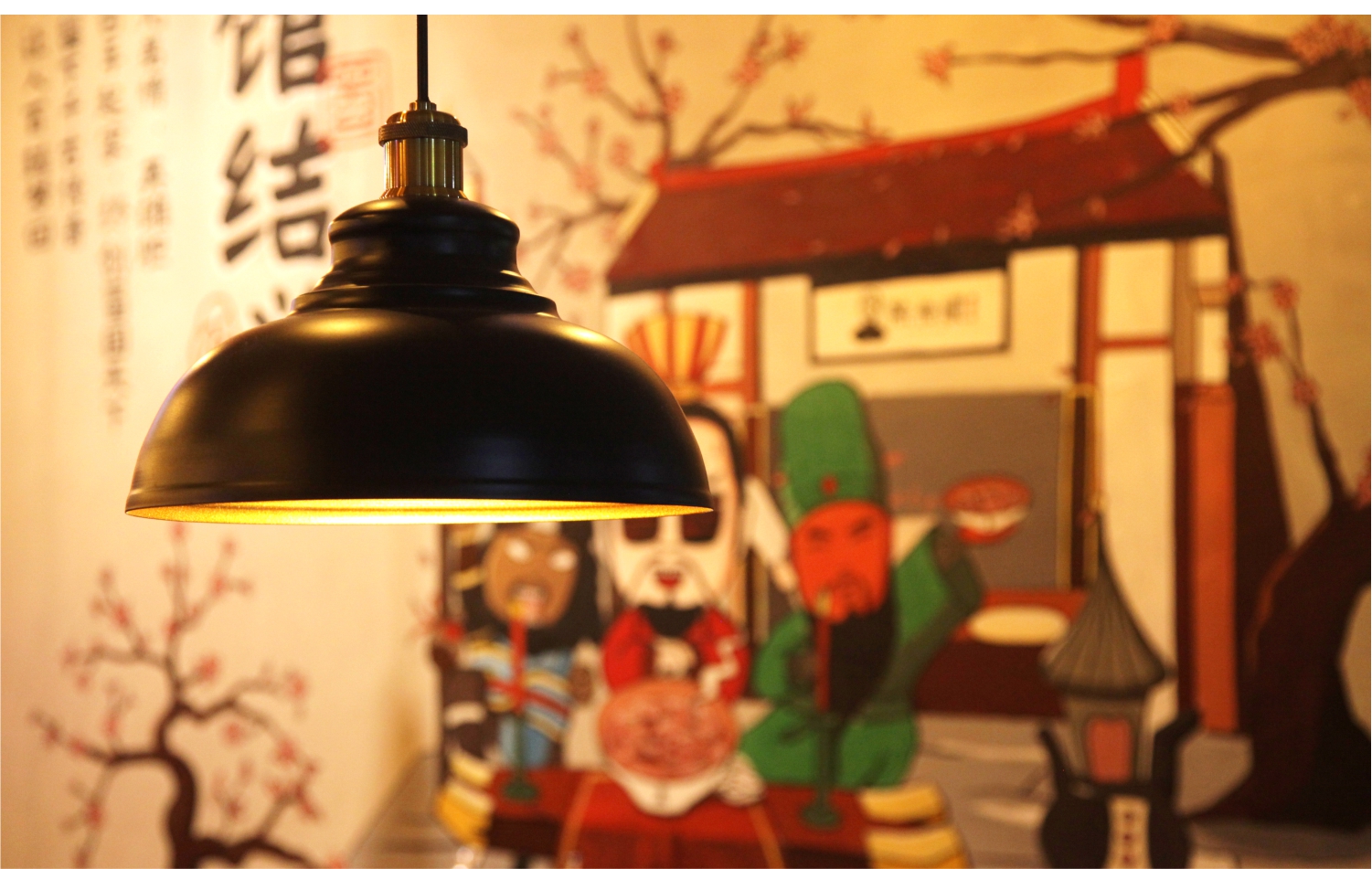 惠州在餐饮空间设计中，灯光设计起到什么作用呢？