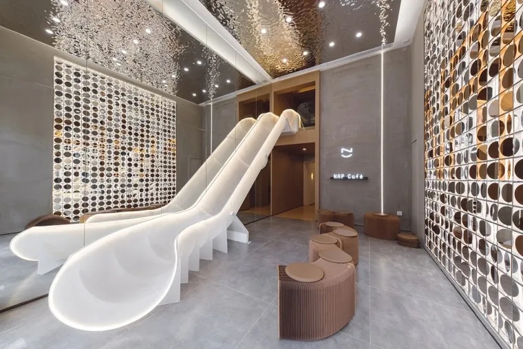 惠州有滑梯的咖啡馆餐饮空间设计