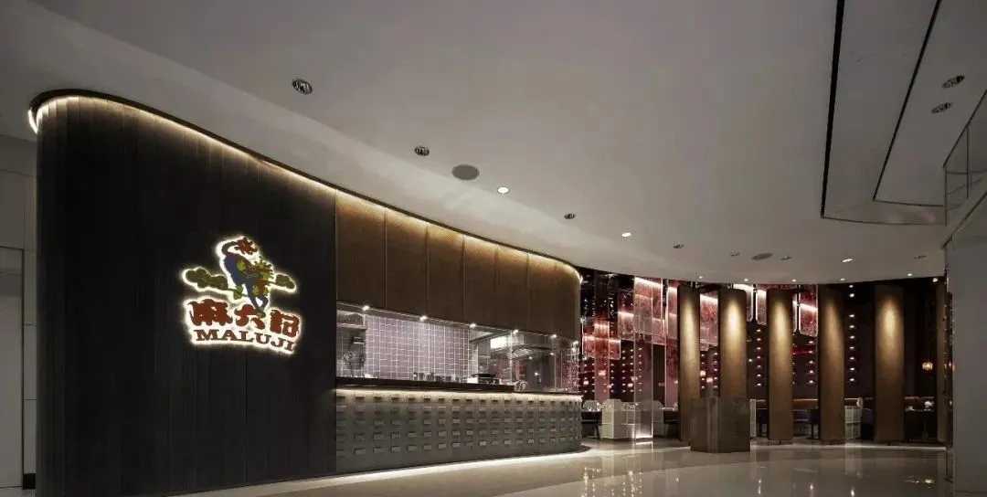 惠州麻六记用火焰图腾充塞整个餐饮空间设计