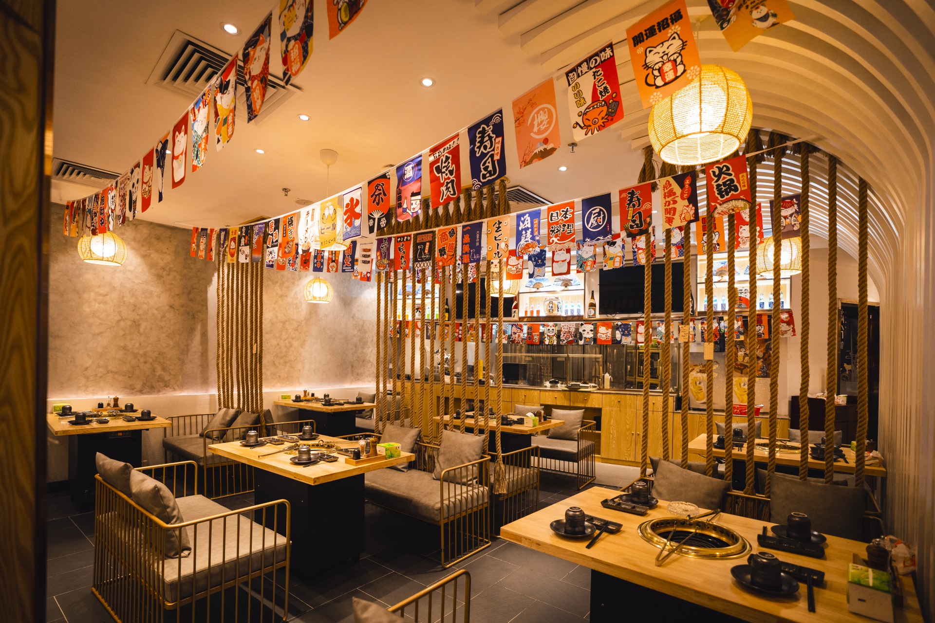 惠州如何通过深圳餐饮空间设计来确定餐厅的装修风格？