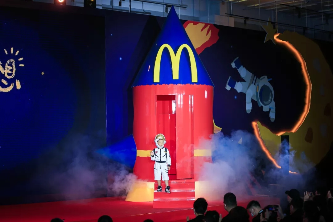 惠州麦当劳中国为孩子“点亮梦想”，带你上天！